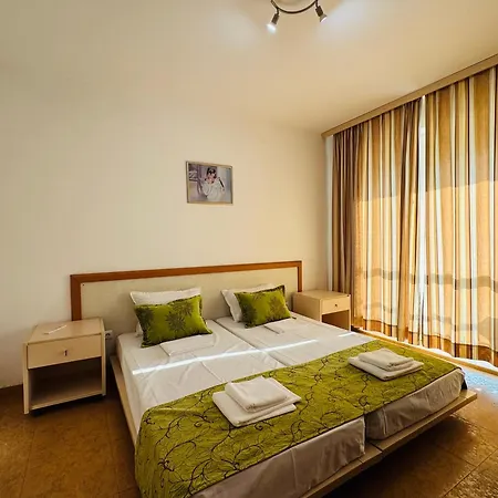 Sunny House 102 One Bedroom Apartment *