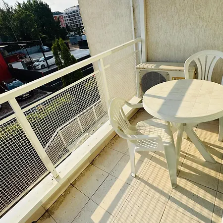 Sunny House 102 One Bedroom Apartment